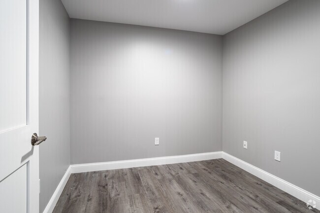 2BR, 1 Office, 2BA - 1200SF - Office
