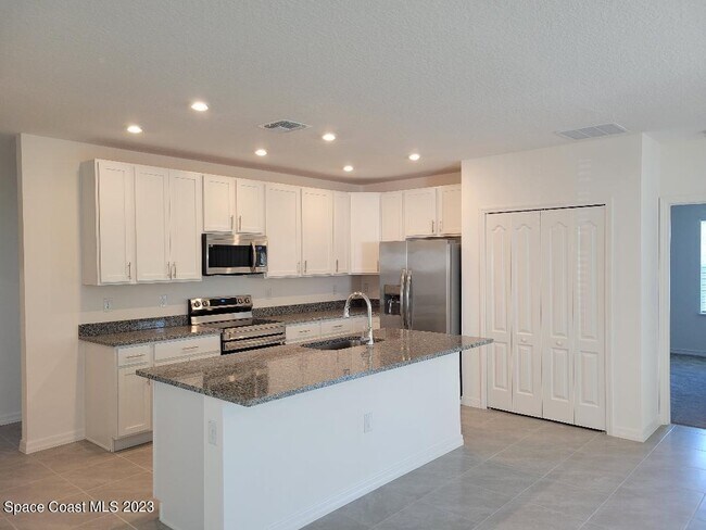 Photo - 2429 Bonnyton Ln NW