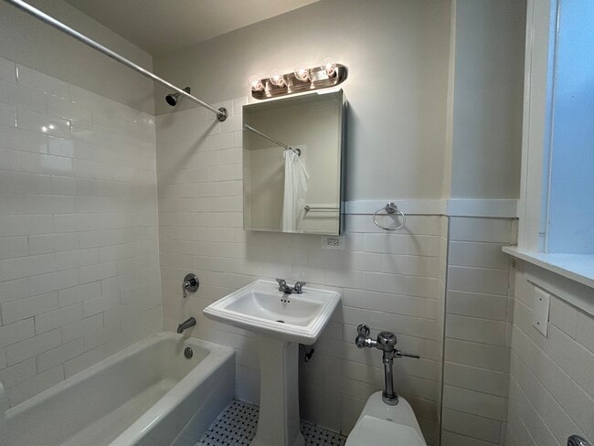 Photo - 4526 N Sheridan Rd Unit 206