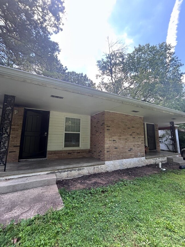 Building Photo - 1010 N Larchmont Dr Unit B
