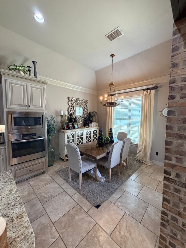 Photo - 4 BEDROOM, 3 BATHROOM IN TIBURON