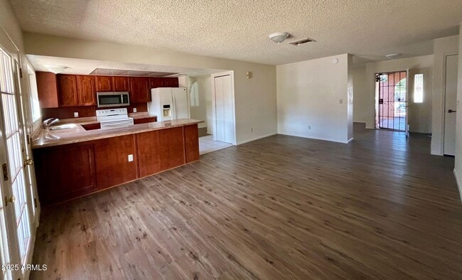 Photo - 1300 E Buckhorn Dr