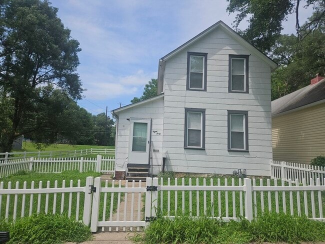 Building Photo - 840 Pottawatomie St