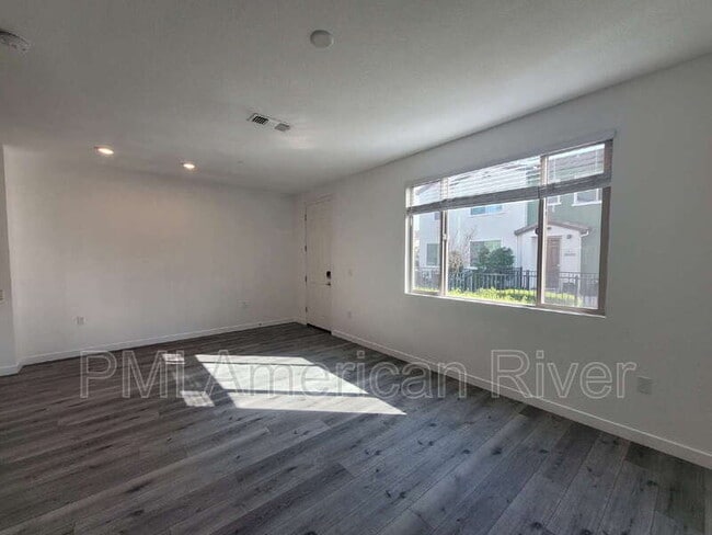 Photo - 3007 Mesmerizing Walk