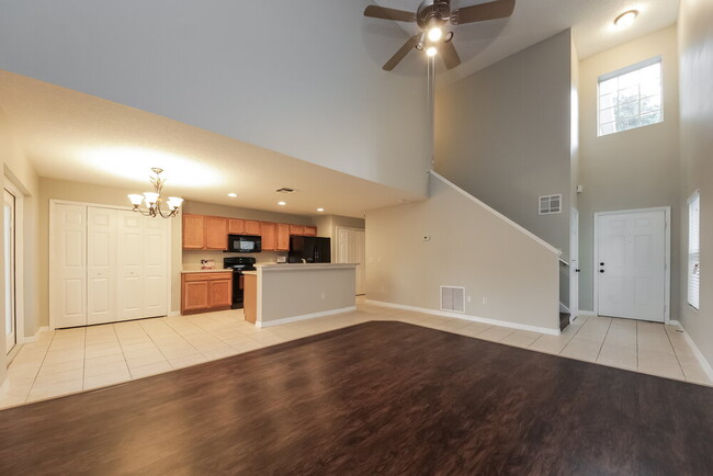 Photo - 1738 Sherbourne St