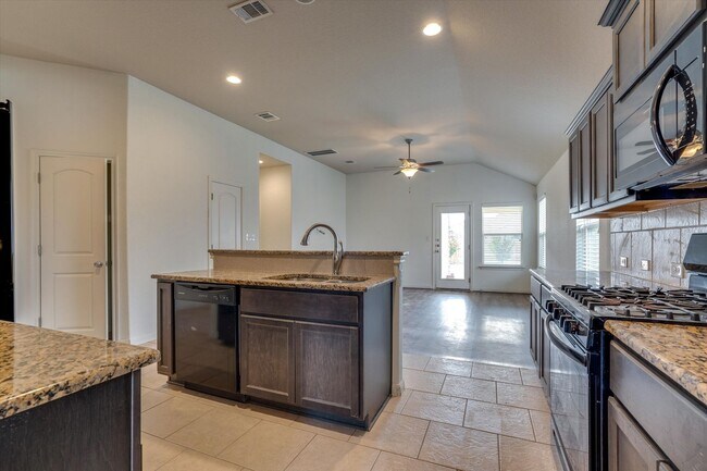 Photo - 5637 Sacco St Casa