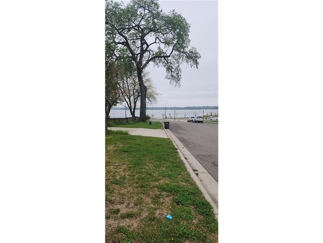 Photo - 108 2nd St S
