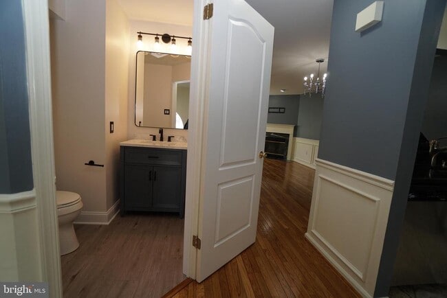 Photo - 2000 Harvard Dr