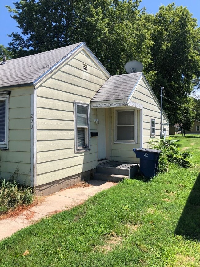 Building Photo - $595 - 1 bed 1 bath - Single Family Home