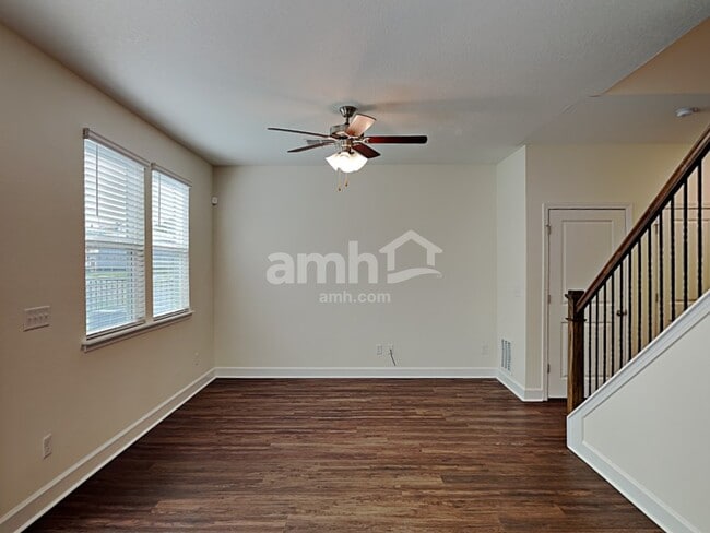 Photo - 8673 Highfield Ave