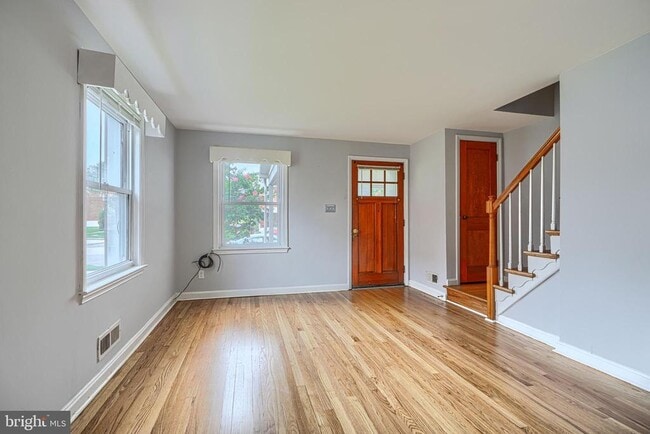 Photo - 7114 Greenwood Ave