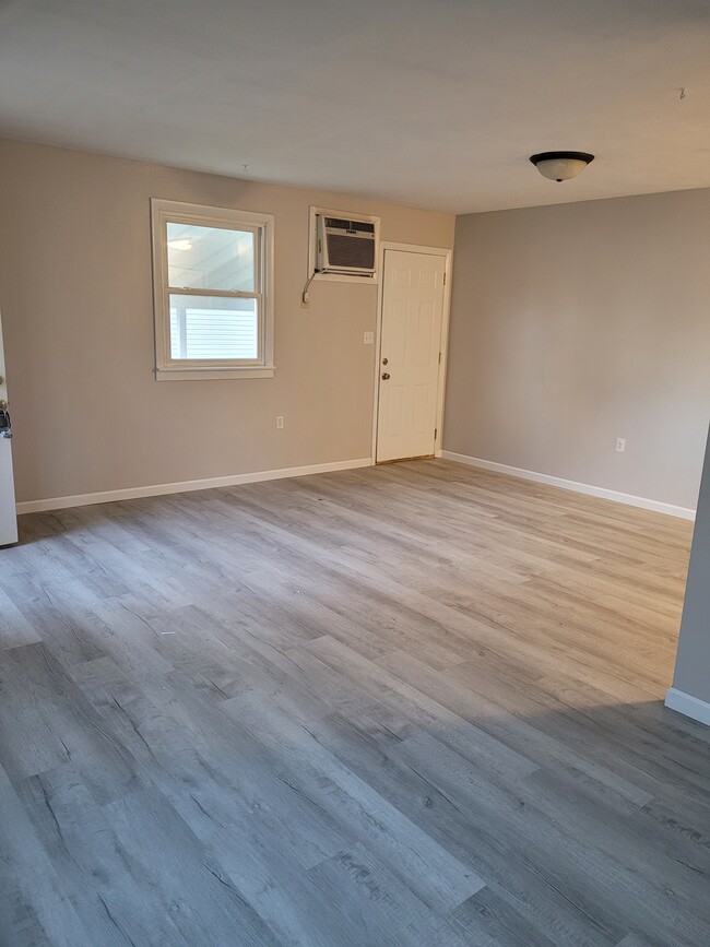 Photo - 209 W Green St