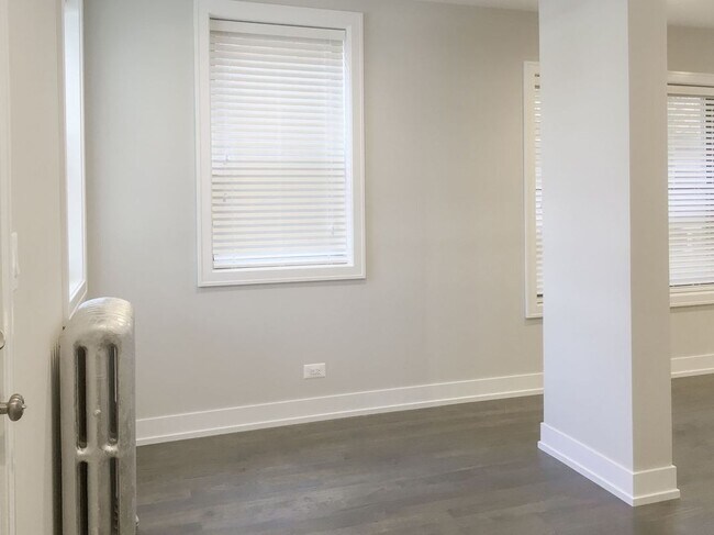 4951 N Oakley Ave Unit 1