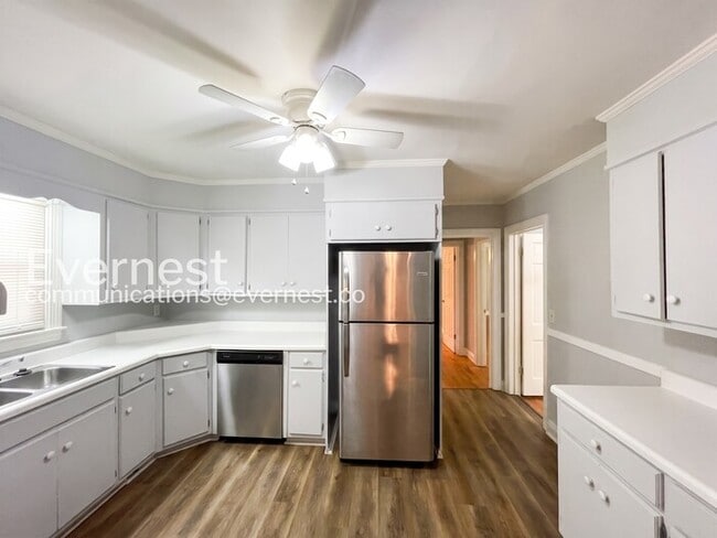 Photo - 570 Hawkins Dr