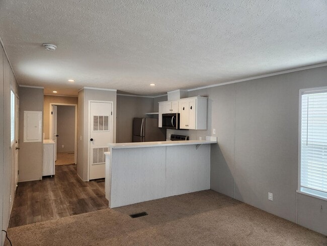 Photo - 210 Bobwhite Ln