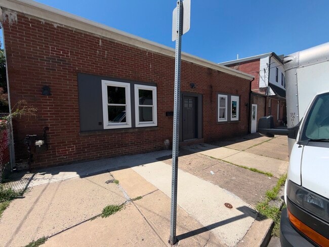 310 Oak St