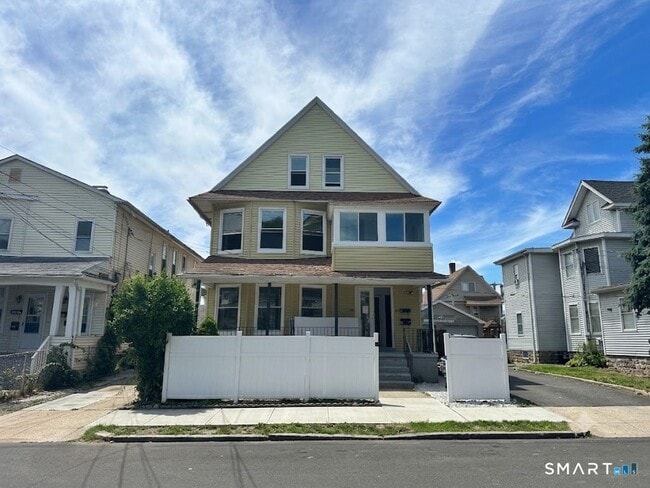 Building Photo - 139 Whitney Ave Unit 1