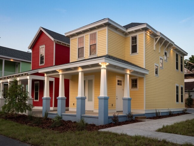 Building Photo - Porter's Lakeside - Luxury 4 Bedroom, 4 Ba...