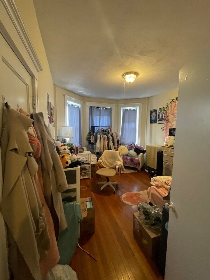 Photo - Corner Unit Super Sunny Split 2 Bed HT HW Inc No Fee Students ok   text for video