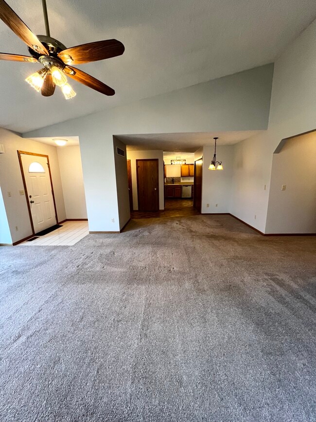 Photo - 1129 Golf Ct Townhome