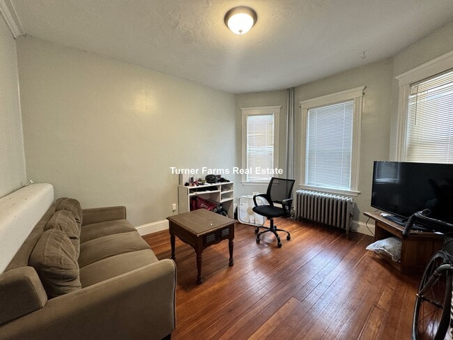 Building Photo - 15 Cawfield St Unit 1