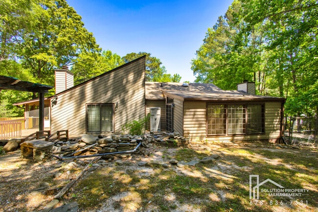 Building Photo - 2755 Janet St