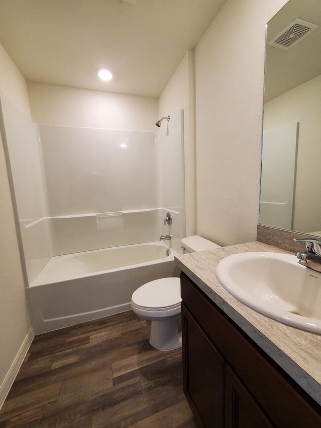Photo - 4/2/2  with a $500 Move in Special