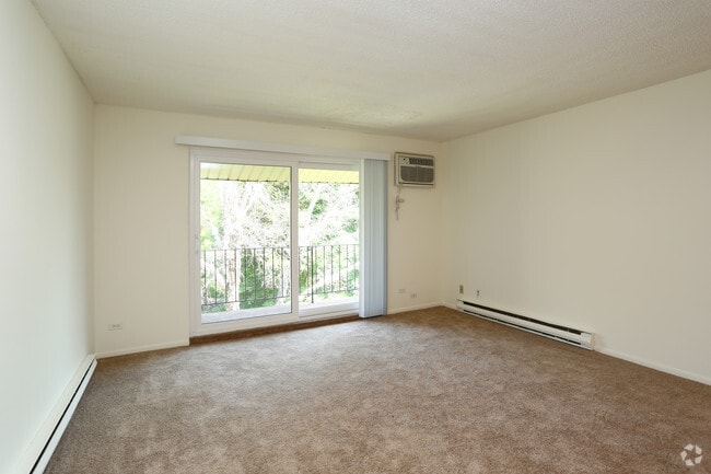 2BR, 2BA - 950SF - Living Room