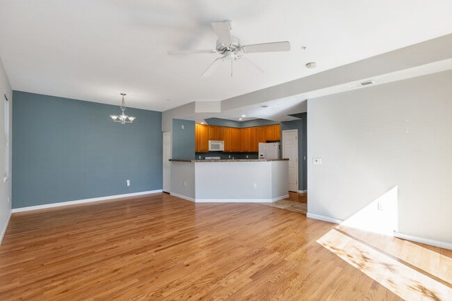 Photo - 1755 Emerson St