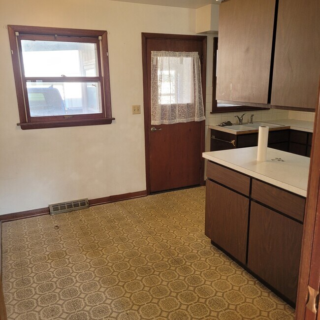 Table Area - 3403 15th Ave Unit 1