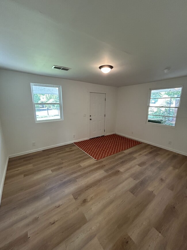 Photo - 370 Collinwood Ave