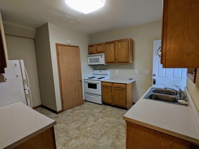 Photo - 738 W Front St