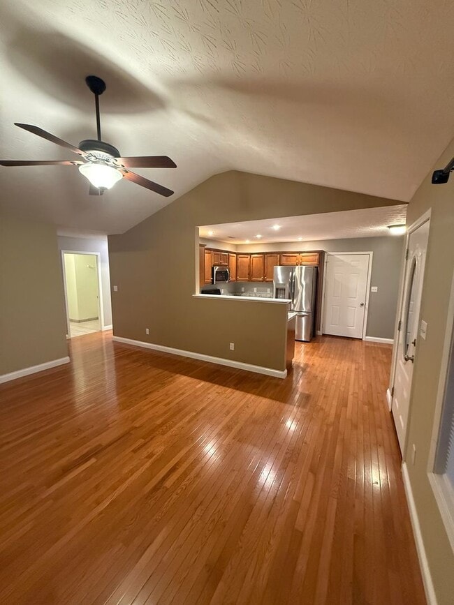 Photo - 3 Bed/2 Bath House with 2 Car Garage