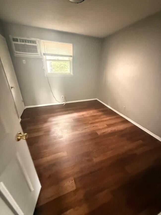 Photo - 1301 W 14th St Unit 1301 W 14th St - 2