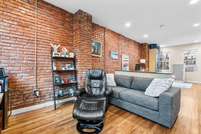 Photo - 6 Drake Pl Unit 2