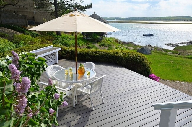 Building Photo - Waterfront Winter Rental: Sunset Cove (Utilities Included)