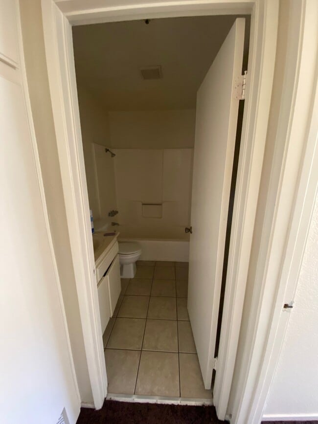Photo - 4063 W 130th St Unidad 4