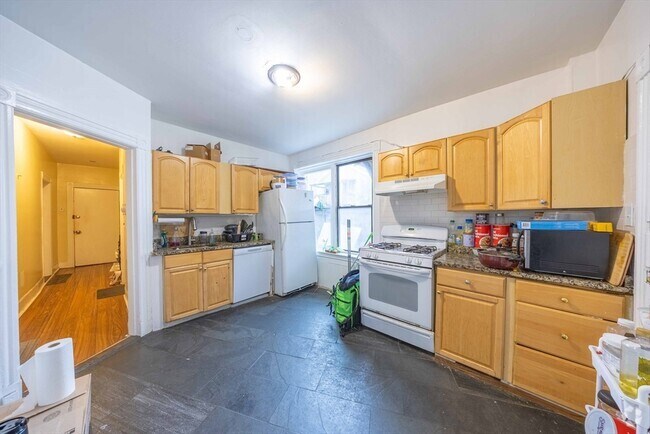 Building Photo - 62 Empire St Unit 1 Rental