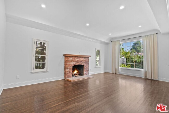 Photo - 619 S Sycamore Ave