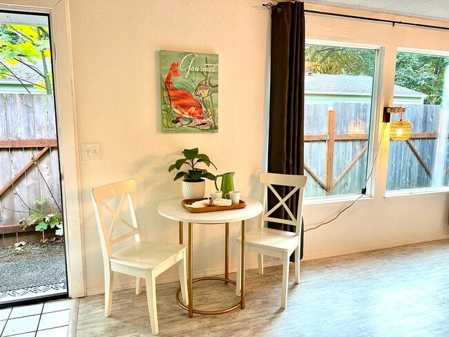 Área de comedor - 1614 Groves Ave NW