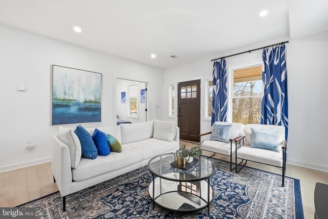 Photo - 2211 Franklin St NE