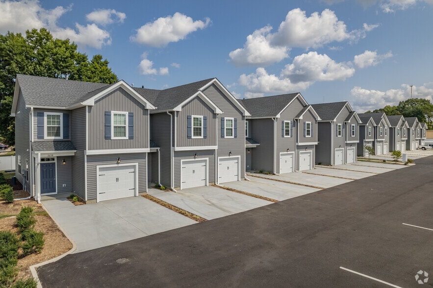 Churchland Commons at Town Pointe