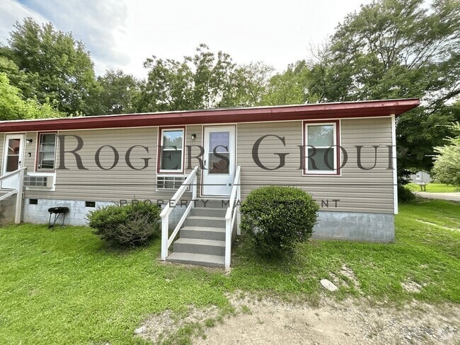 Building Photo - #450 - 988-990 Hughes St Duplex Unit 988 Hughes St Rental