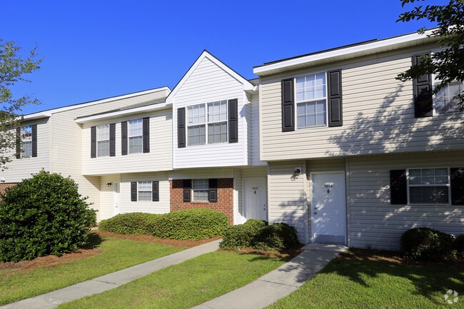 Community: Building - Fords Pointe Apartments and Townhomes