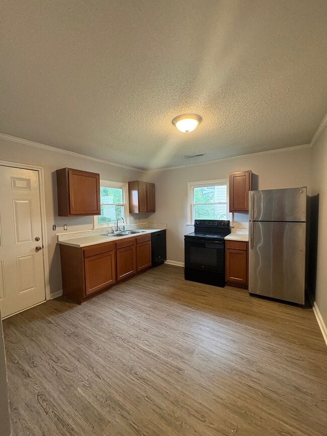Building Photo - 2 bedroom 1 Bath Apartment