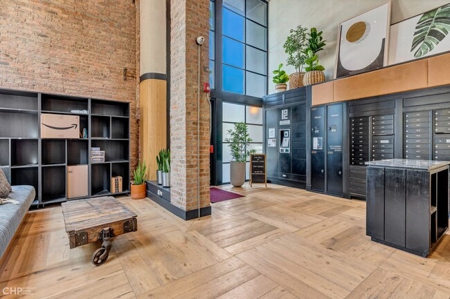 Photo - 729 N Sangamon St