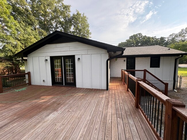 Photo - 1055 College Station Rd