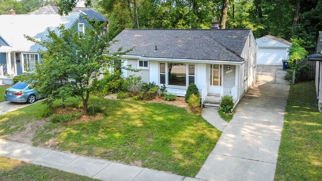 Building Photo - 1016 Lawndale Dr Rental