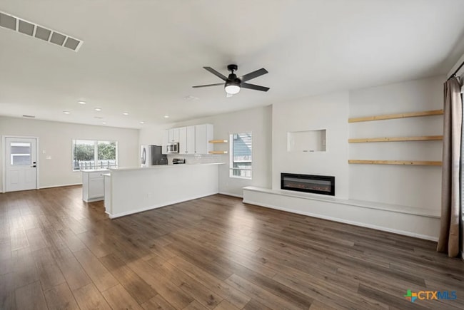 Photo - 209 Villars Dr