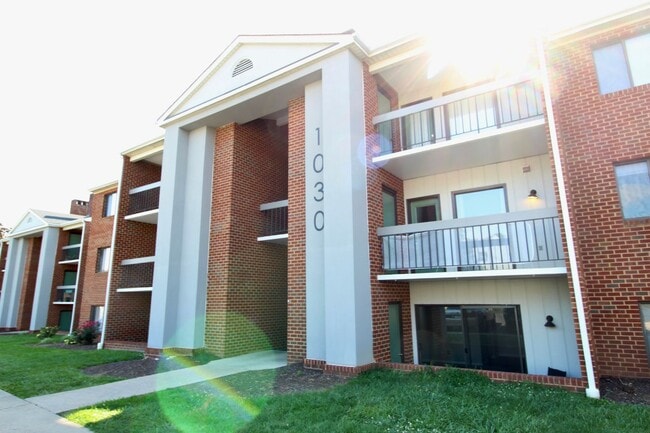 Building Photo - 1030-4 Blue Ridge Dr